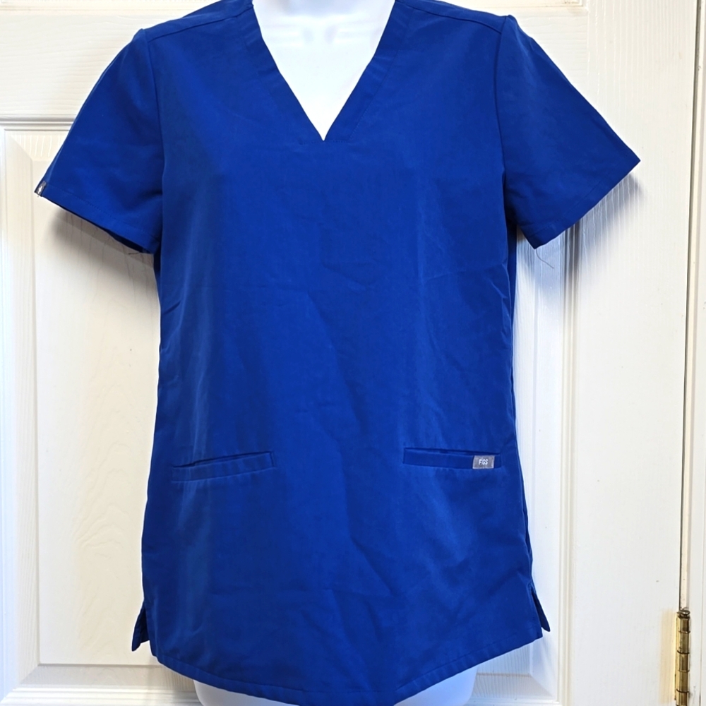 Figs Casma 3 Pocket Navy Blue Scrub Top